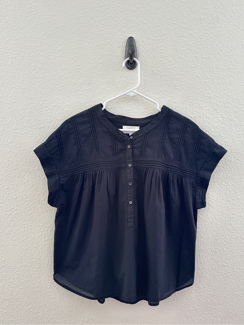 Xirena Button Front Top Women Large Black Pintuck Pleated Cotton Short Sleeve
